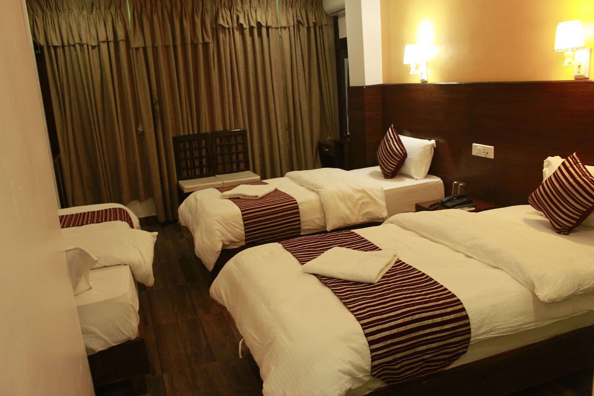 Hotel Lakeside Pokhara Exterior photo